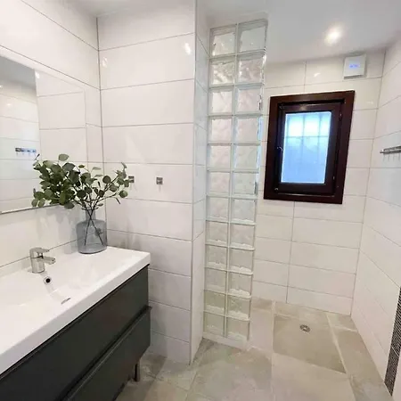 Enjoy In A Top Location Near The Beach *