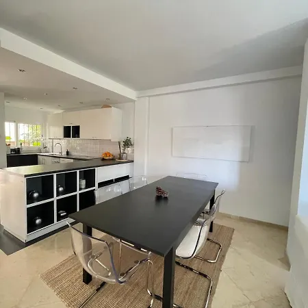 Enjoy In A Top Location Near The Beach *