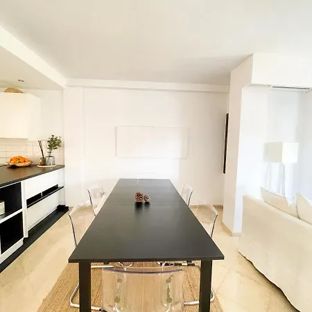 Enjoy In A Top Location Near The Beach Marbella