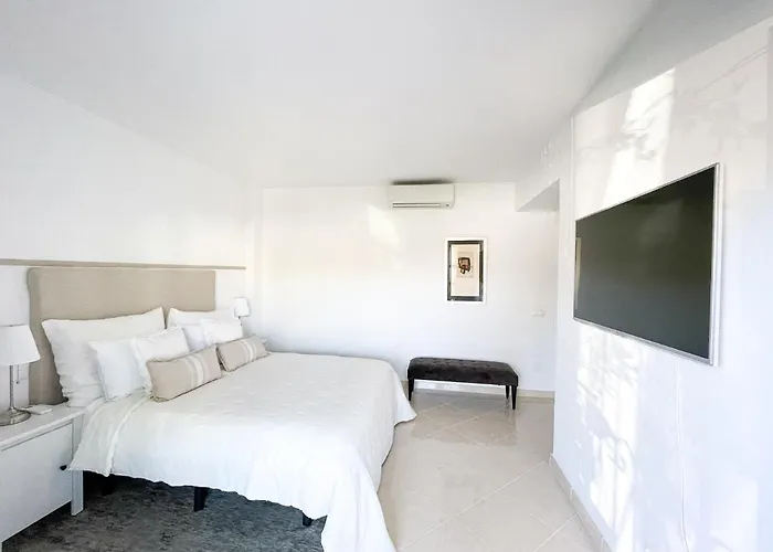 شقة Enjoy In A Top Location Near The Beach *